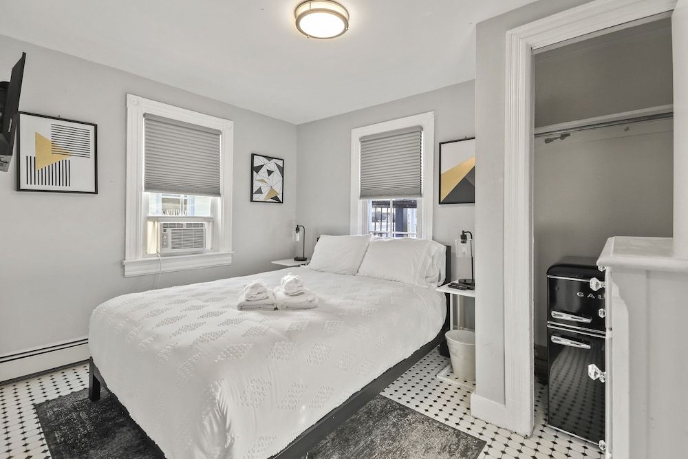 Superior Double Room, Private Bathroom (B and W Room)