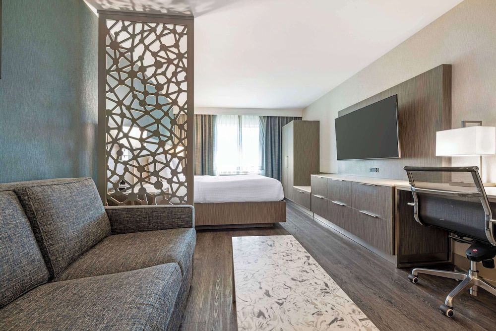 Best Western Plus Temecula Wine Country Hotel &Suites Suite, 1 King Bed, Non Smoking, Refrigerator & Microwave 5