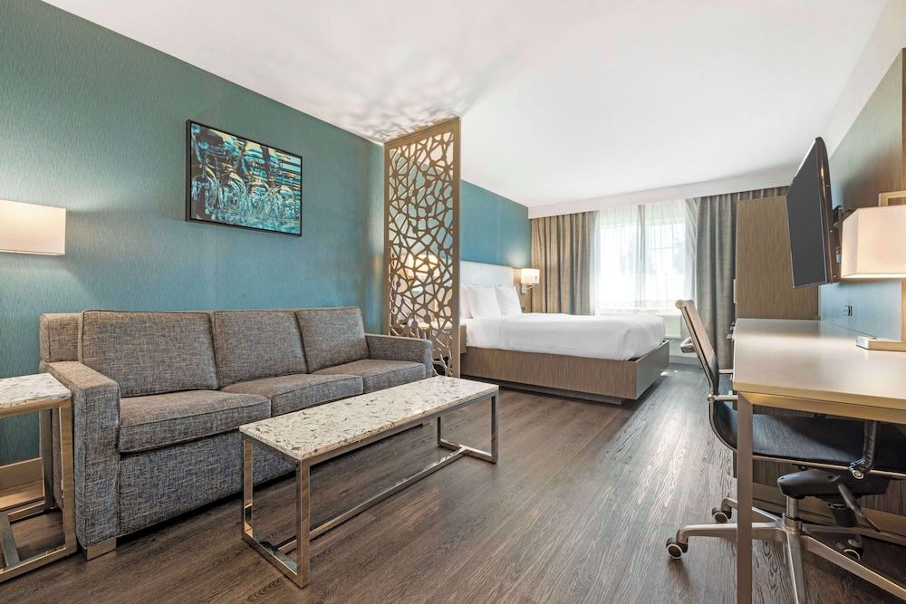 Best Western Plus Temecula Wine Country Hotel &Suites Suite, 1 King Bed, Non Smoking, Refrigerator & Microwave 2