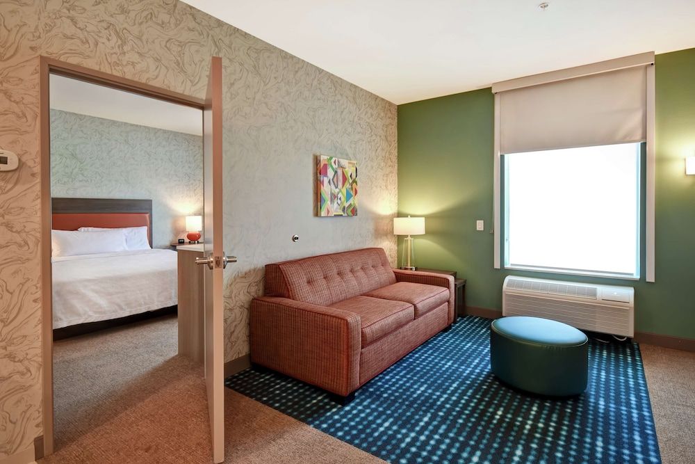 Suite, 1 King Bed, Accessible, Mountain View (Hearing)