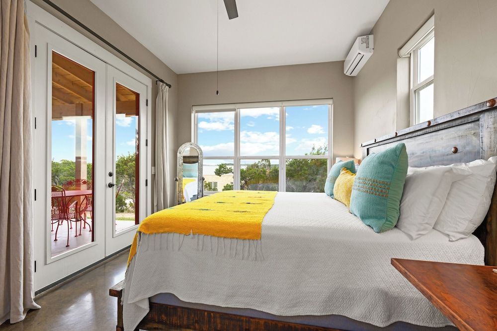 Luxury House (Sleeps 40)