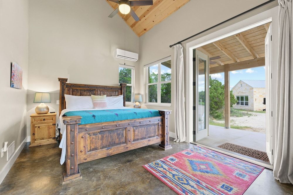 Standard Studio, 1 King Bed, Kitchenette