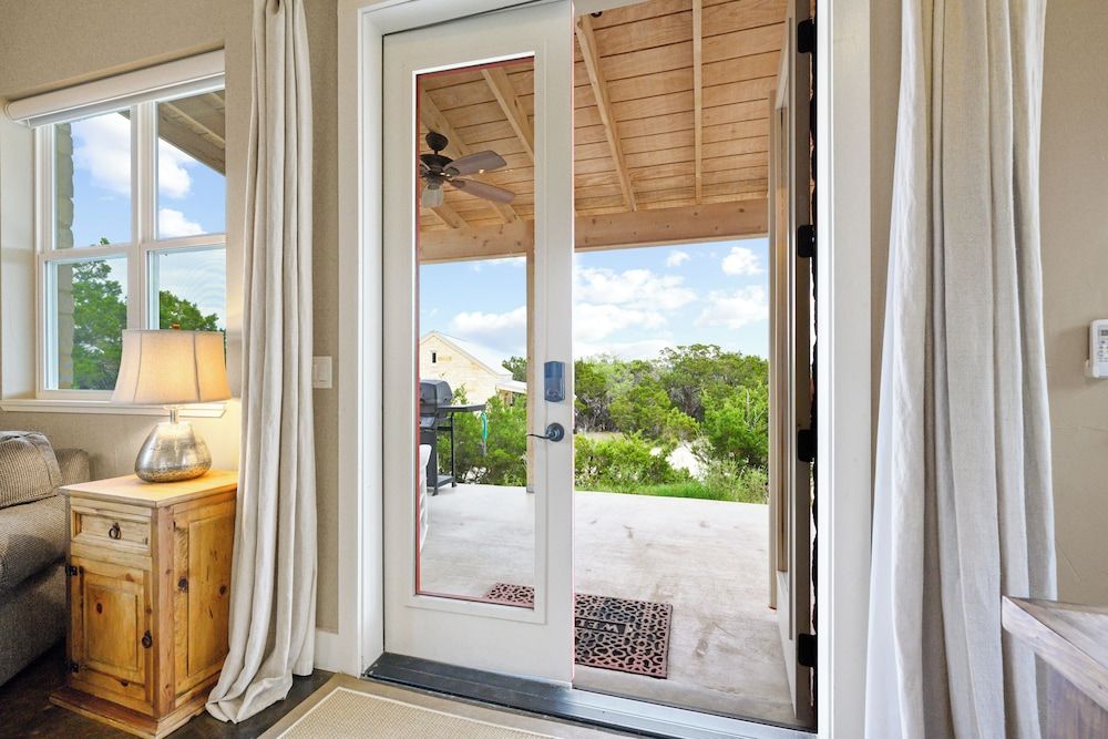 Premium Studio, 1 King Bed, Kitchenette, Valley View