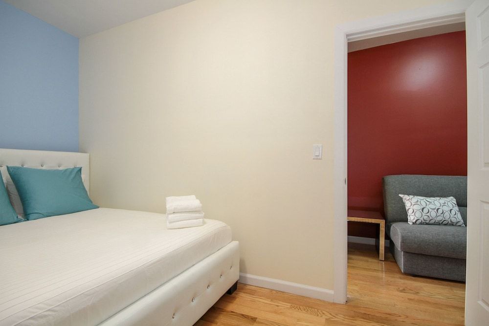 undefined East Village 2 Bedroom Apartments 8