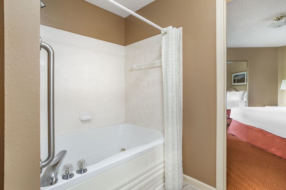 Sunrise Ridge Resort Deluxe Room, 1 Bedroom 3