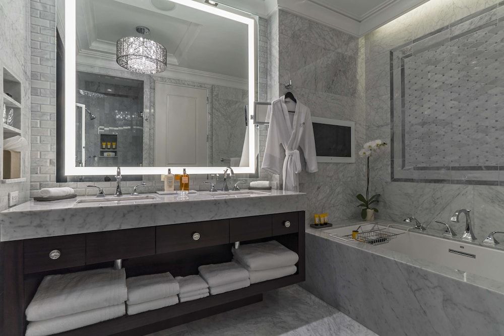 Luxury King Room