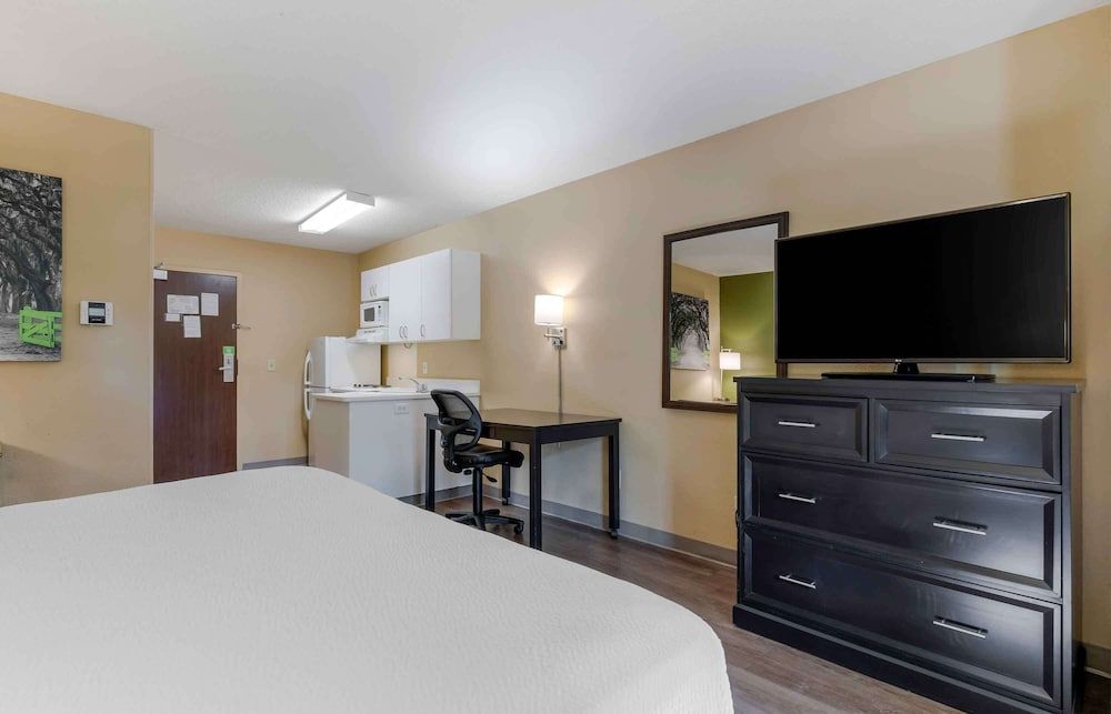 Suite, 1 Queen Bed with Sofa bed, Non Smoking