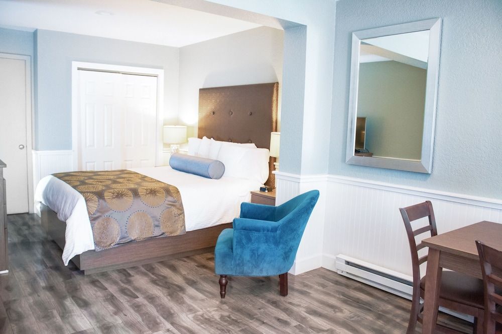 Sea Otter Room (16), Deluxe II Queen - Dog Friendly