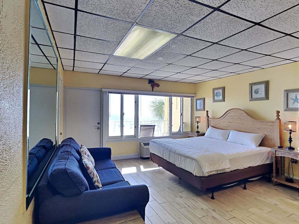 Studio Suite, 1 King Bed with Sofa bed, Balcony, Ocean View (Continental #216 - No Pets Allowed)