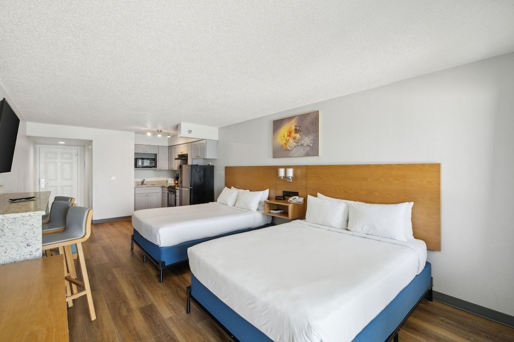 Classic Room, 2 Queen Beds, Kitchen, Beachfront (Split Accommodations)