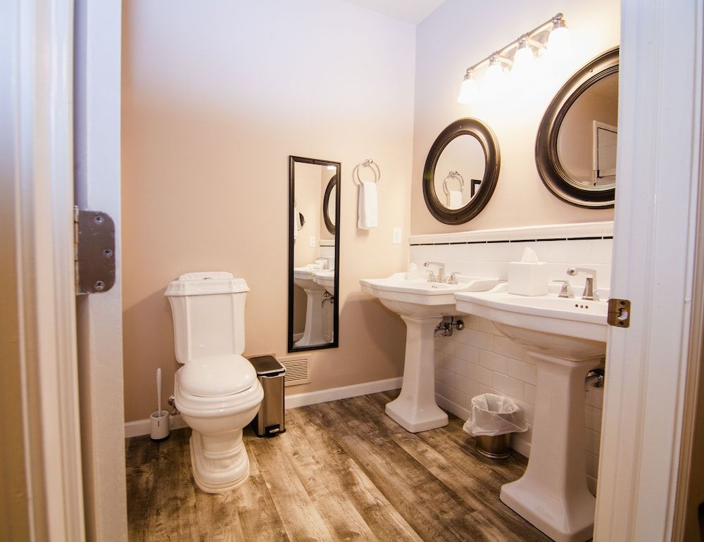 Amsterdam Castle Deluxe Room, 1 King Bed 6