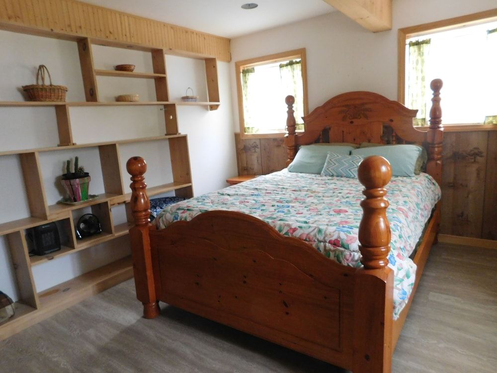 No View Farm Inn & Bakery Economy Room, 1 Queen Bed, Garden View, Ground Floor