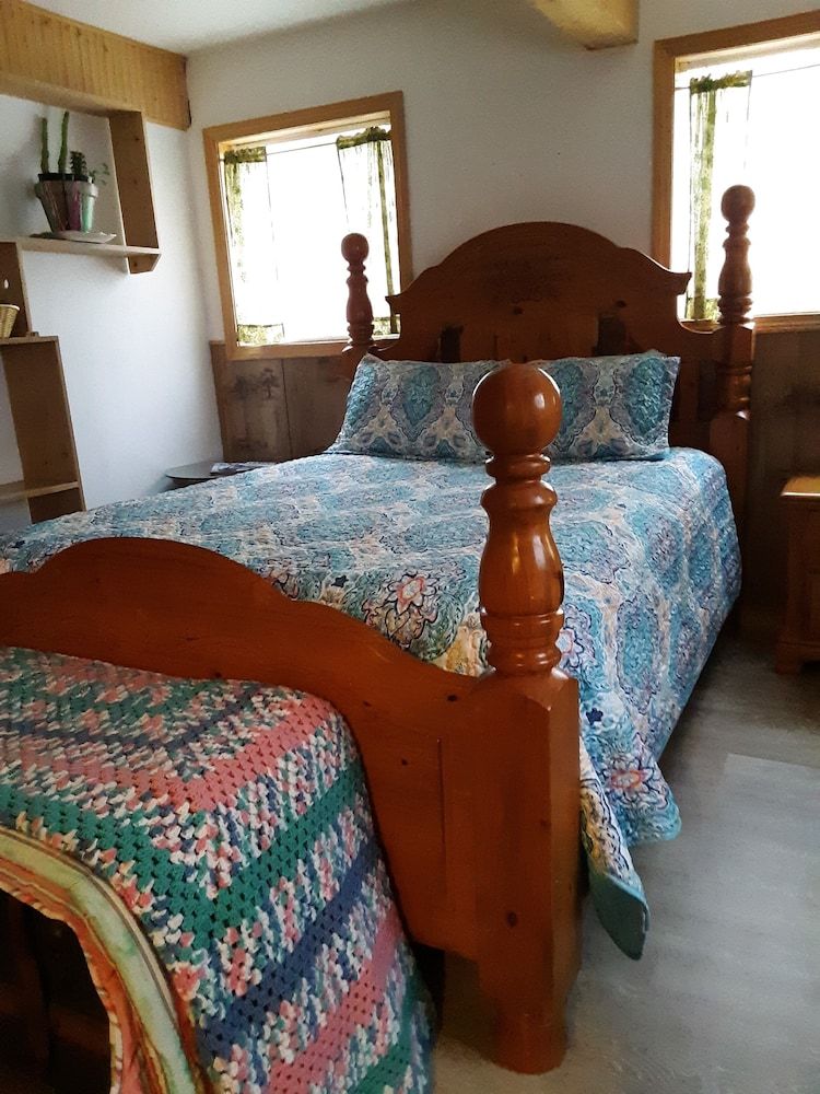 No View Farm Inn & Bakery Economy Room, 1 Queen Bed, Garden View, Ground Floor 4
