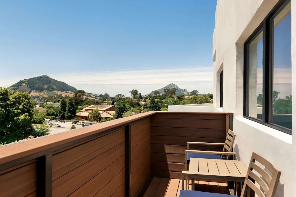 Suite, 1 King Bed, Accessible, Non Smoking (Two-Room Suite)