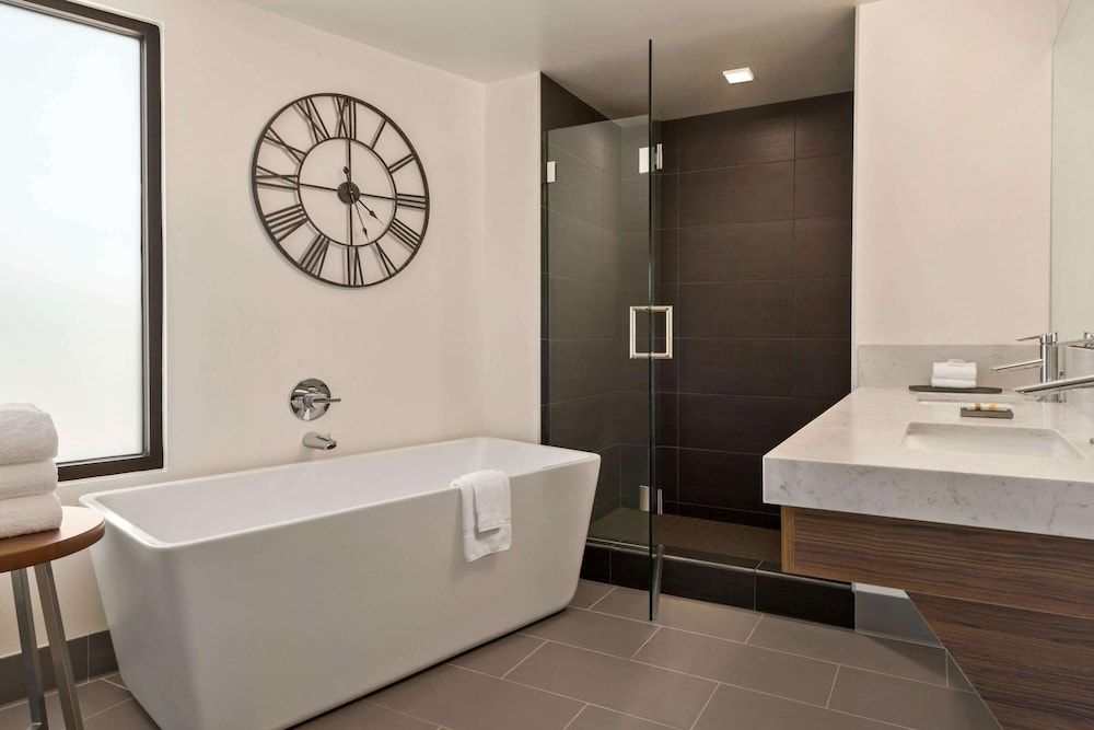 Suite, 1 King Bed, Non Smoking