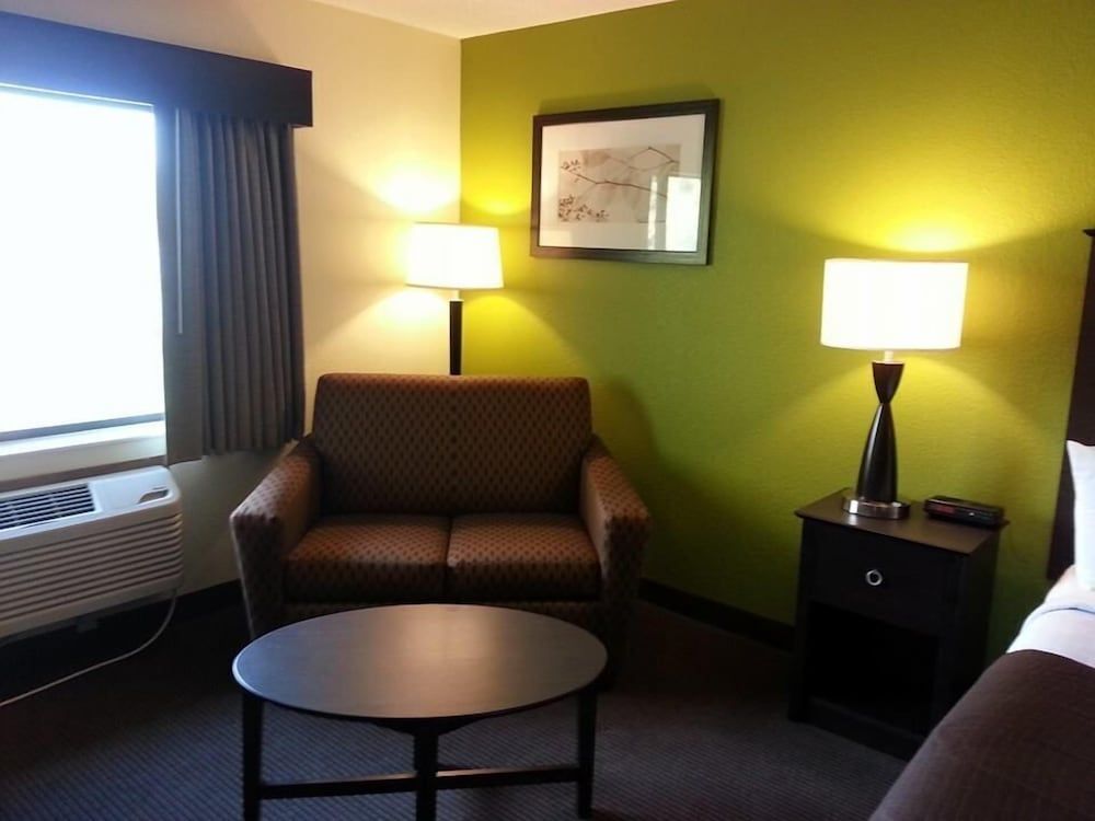 Cobblestone Hotel & Suites – Wisconsin Rapids Studio, 1 Queen Bed with Sofa bed, Non Smoking 6