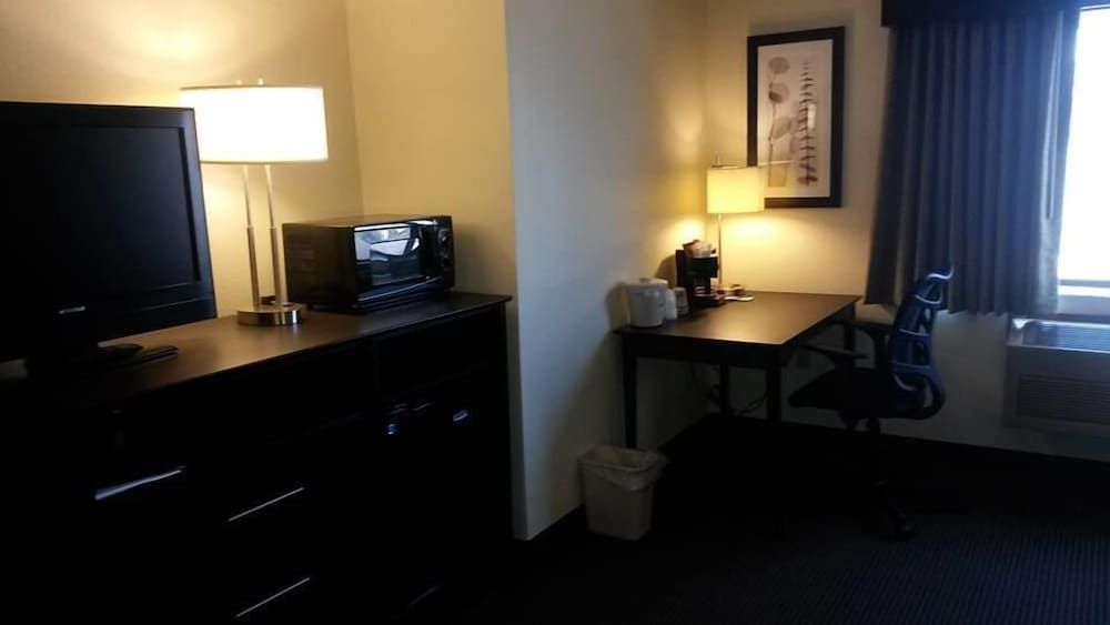 Cobblestone Hotel & Suites – Wisconsin Rapids Studio, 1 Queen Bed with Sofa bed, Non Smoking 7