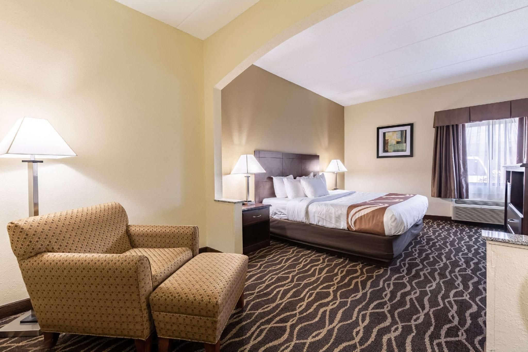 1 King Bed, Suite, Nonsmoking