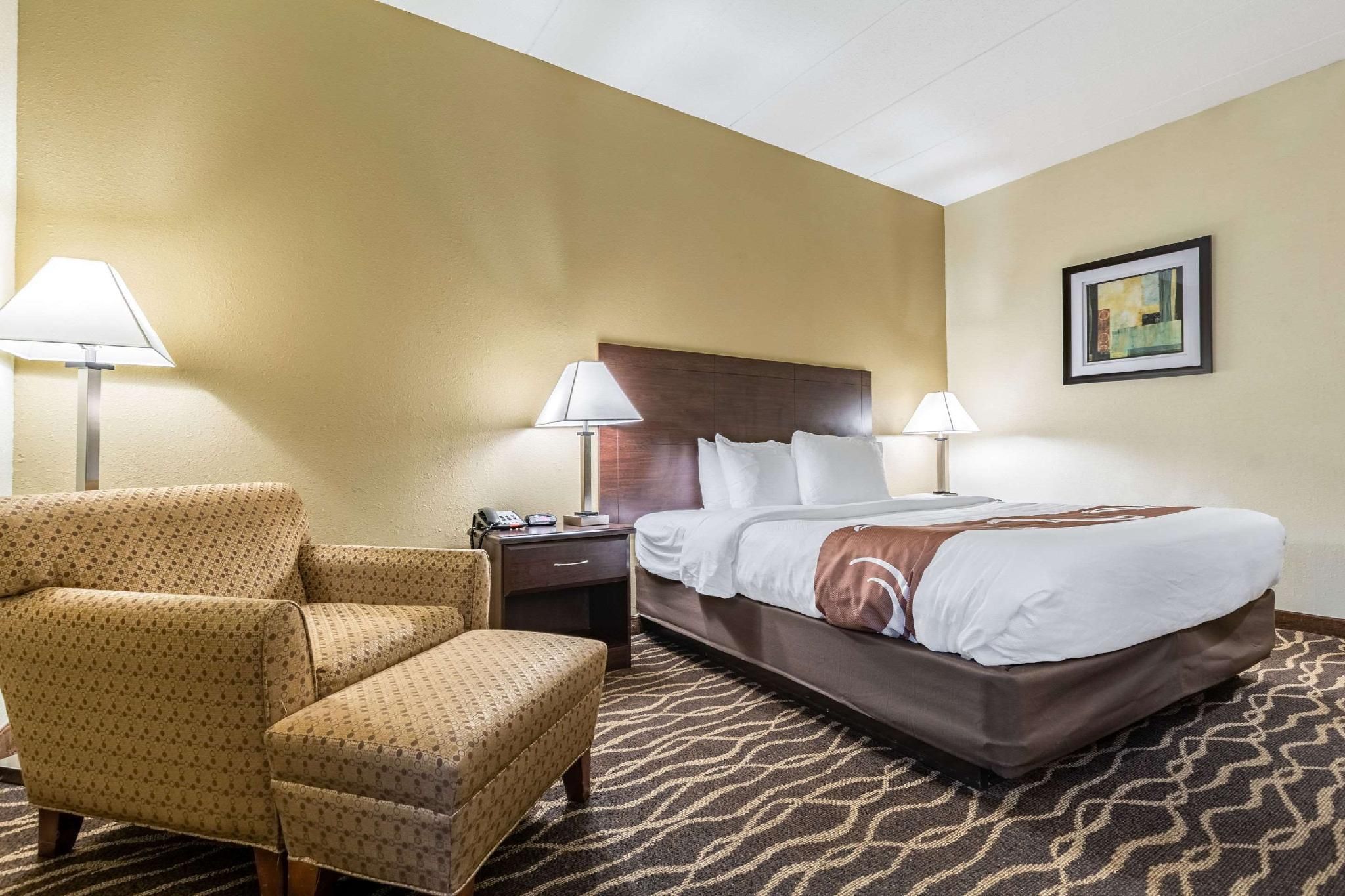 1 King Bed, Nonsmoking, Accessible