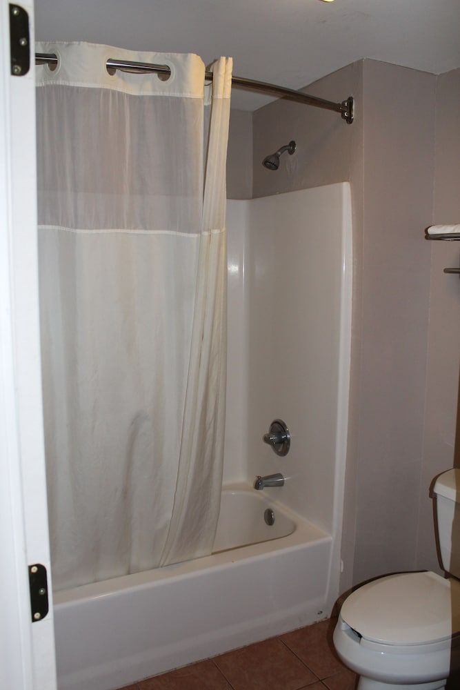 Highland Inn Denham Springs - Baton Rouge East Standard Room, 2 Double Beds, Non Smoking 4