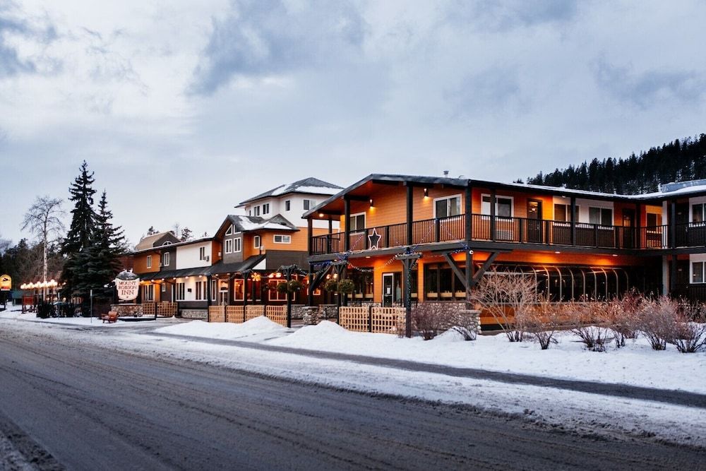 undefined Mount Robson Inn 5