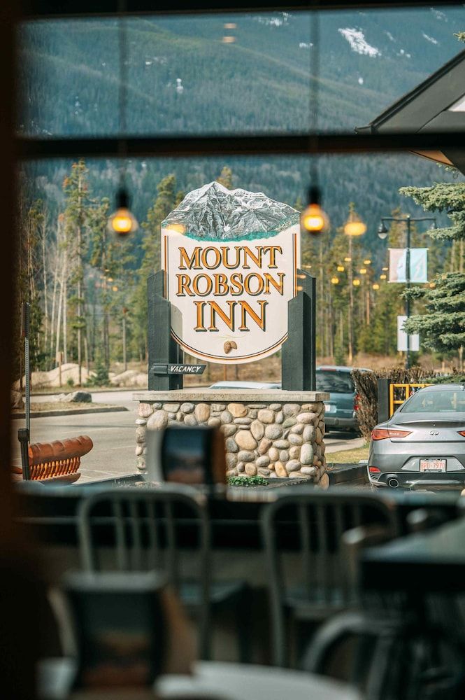 undefined Mount Robson Inn 3