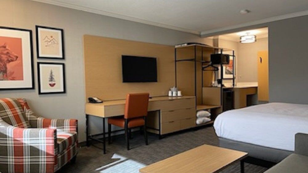 undefined Mount Robson Inn 10