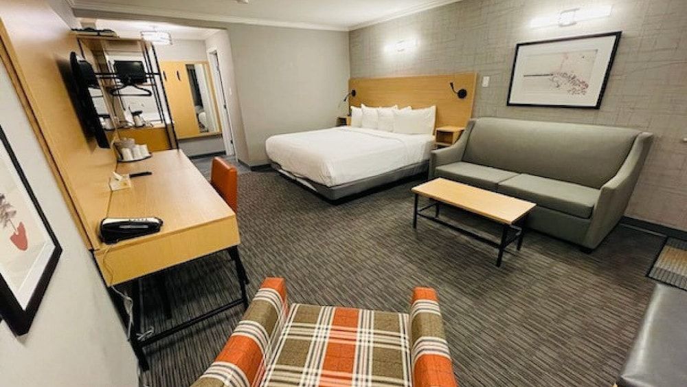 undefined Mount Robson Inn 9