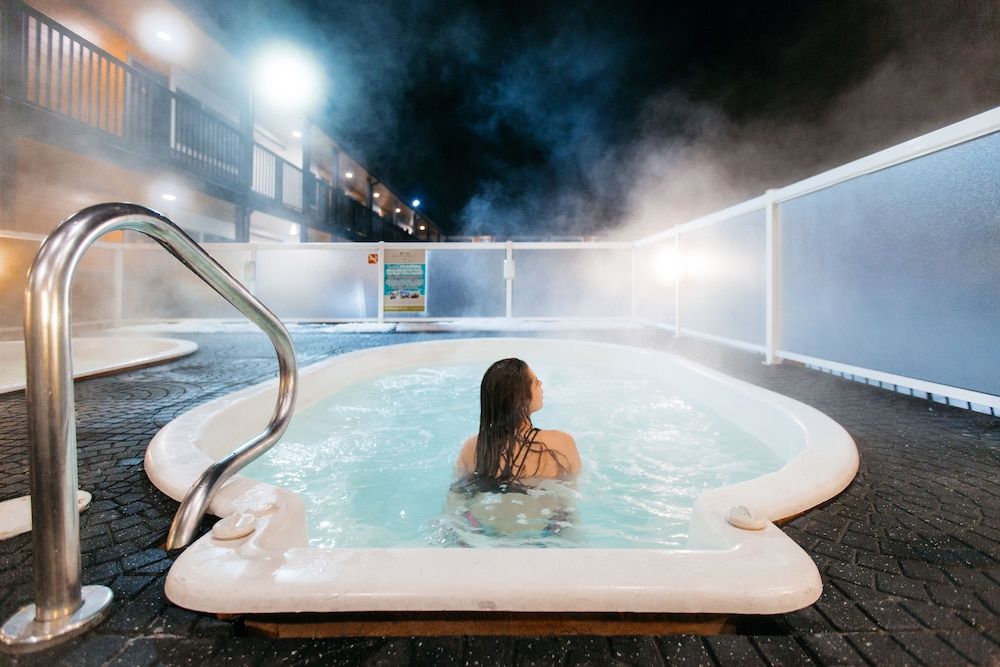 undefined Mount Robson Inn 8