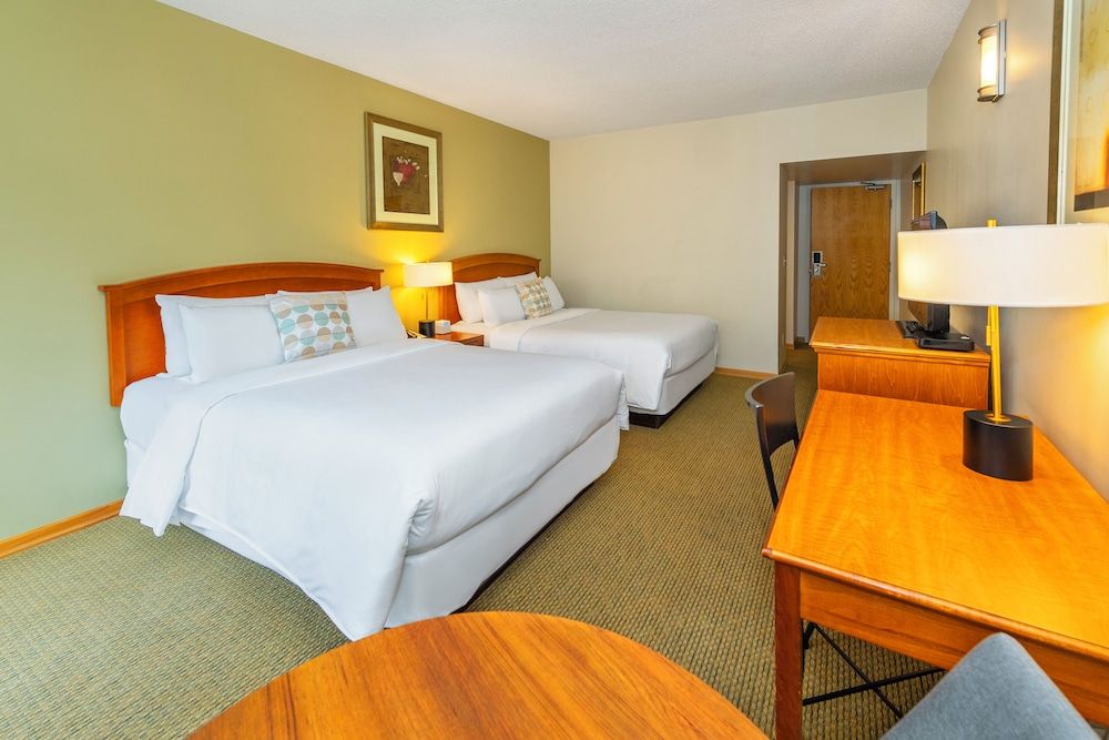 Banff Inn Deluxe Room, 2 Queen Beds