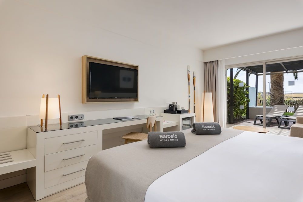 Deluxe Room (with hot tub)