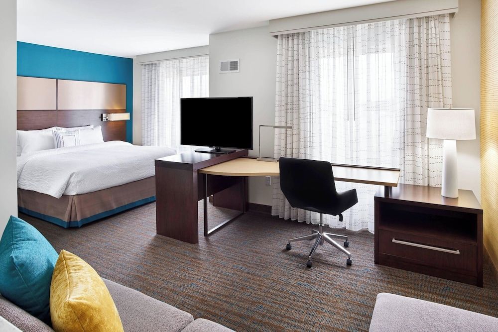 Studio, 1 King Bed with Sofa bed (Mobility/Hearing Accessible, Tub)
