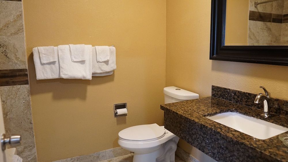 Budget Inn Room, 1 Queen Bed, Smoking 7