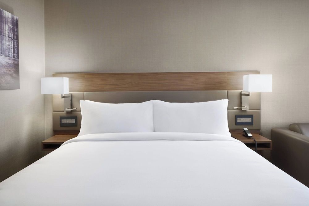 Room, 1 King Bed, Non Smoking, City View