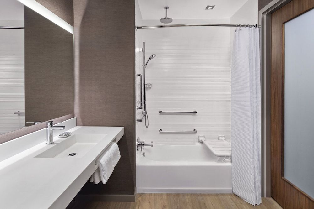 Room, 2 Queen Beds (Mobility Accessible, Tub)