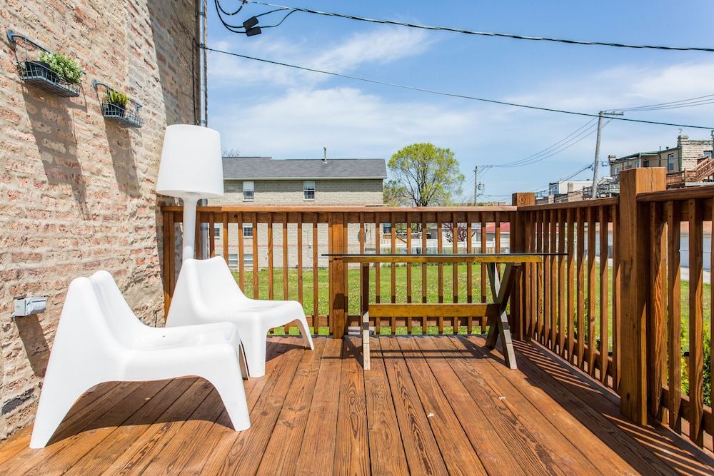 Mccormick Place Guest House Premium Room, 1 King Bed, Shared Bathroom 2