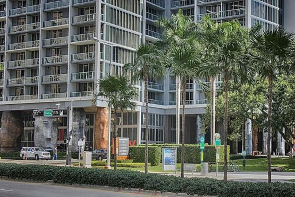 undefined ICON Brickell Suites by Vesper 8