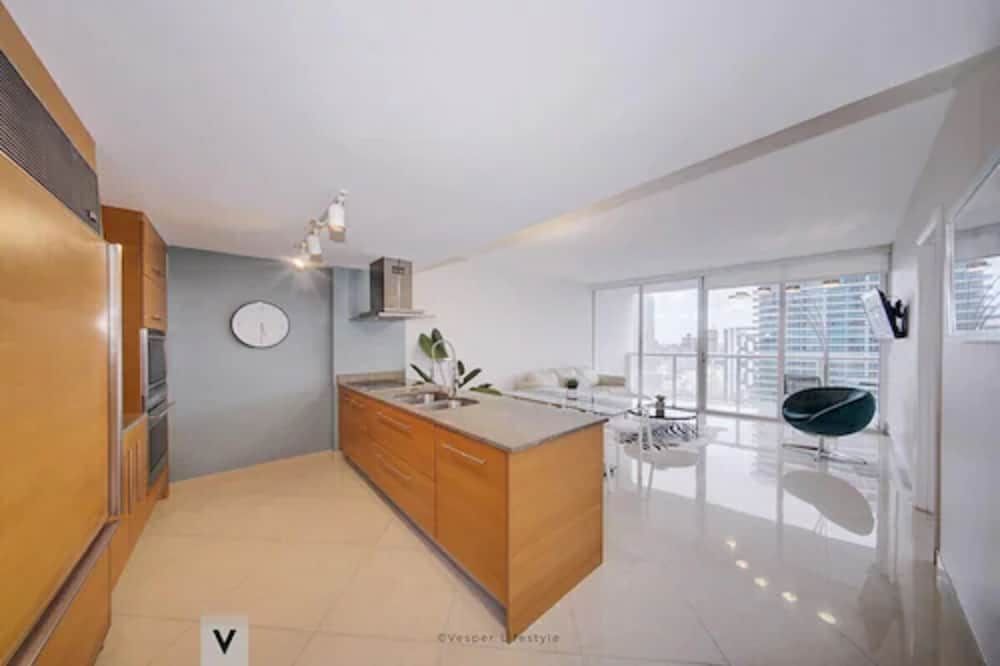 ICON Brickell Suites by Vesper Superior Condo, Non Smoking, Ocean View 5