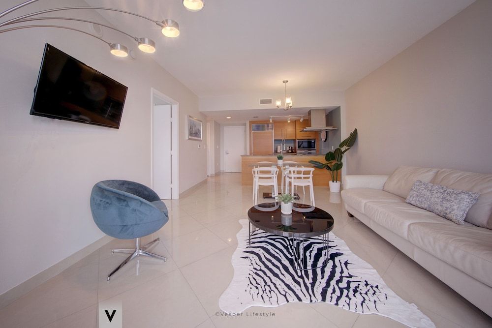 ICON Brickell Suites by Vesper Superior Condo, Non Smoking, Ocean View 11