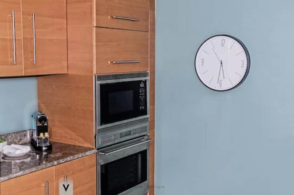 ICON Brickell Suites by Vesper Superior Condo, Non Smoking, Ocean View 8