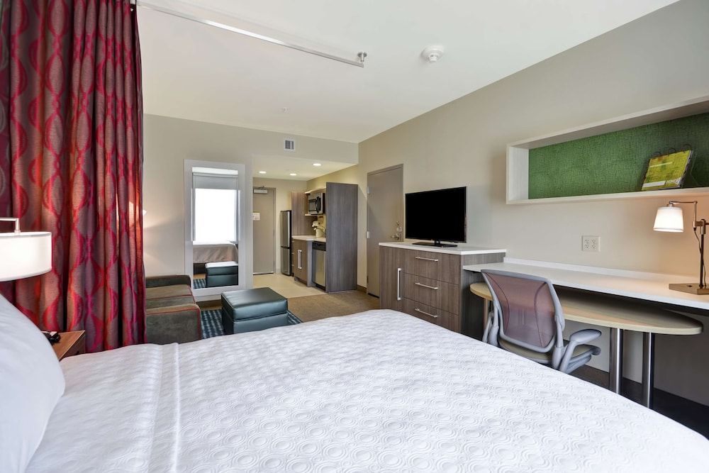 Studio, 1 Queen Bed, Accessible, Bathtub