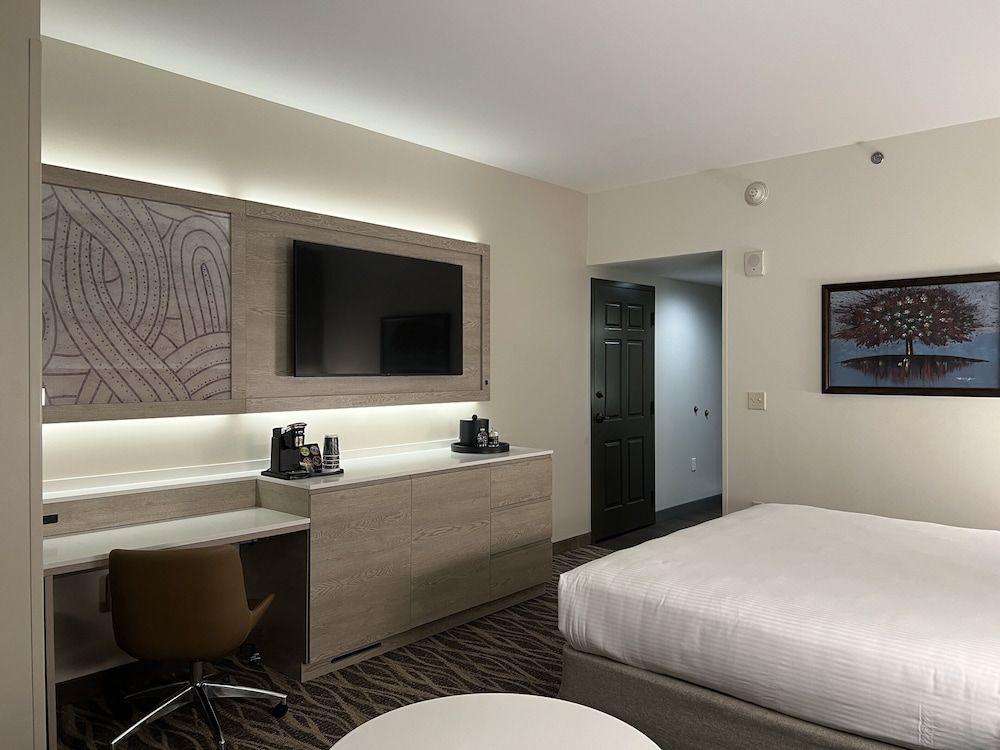 Cherokee Casino & Hotel West Siloam Springs Deluxe Room, 1 King Bed (Deluxe King)