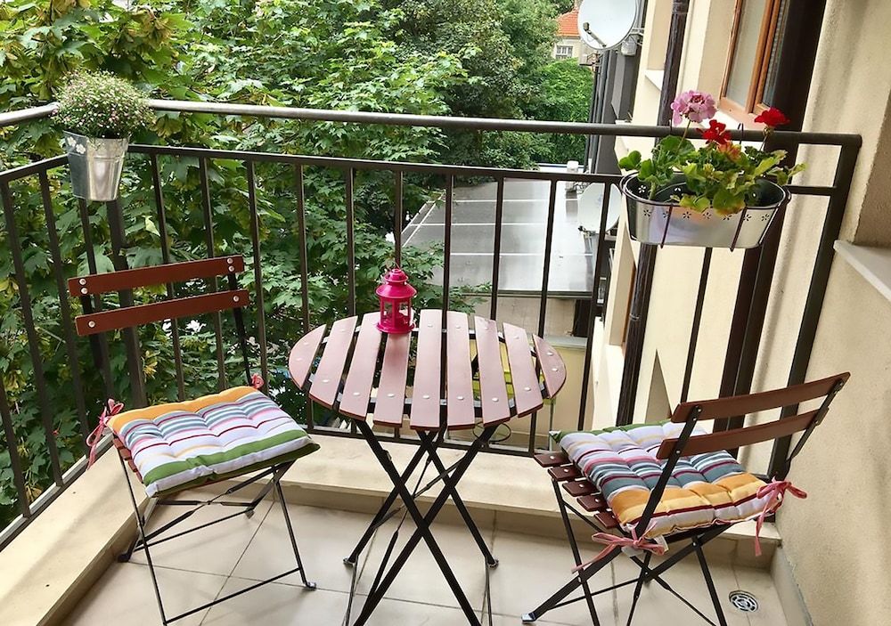 Classic Apartment, 2 Bedrooms, Accessible, Patio