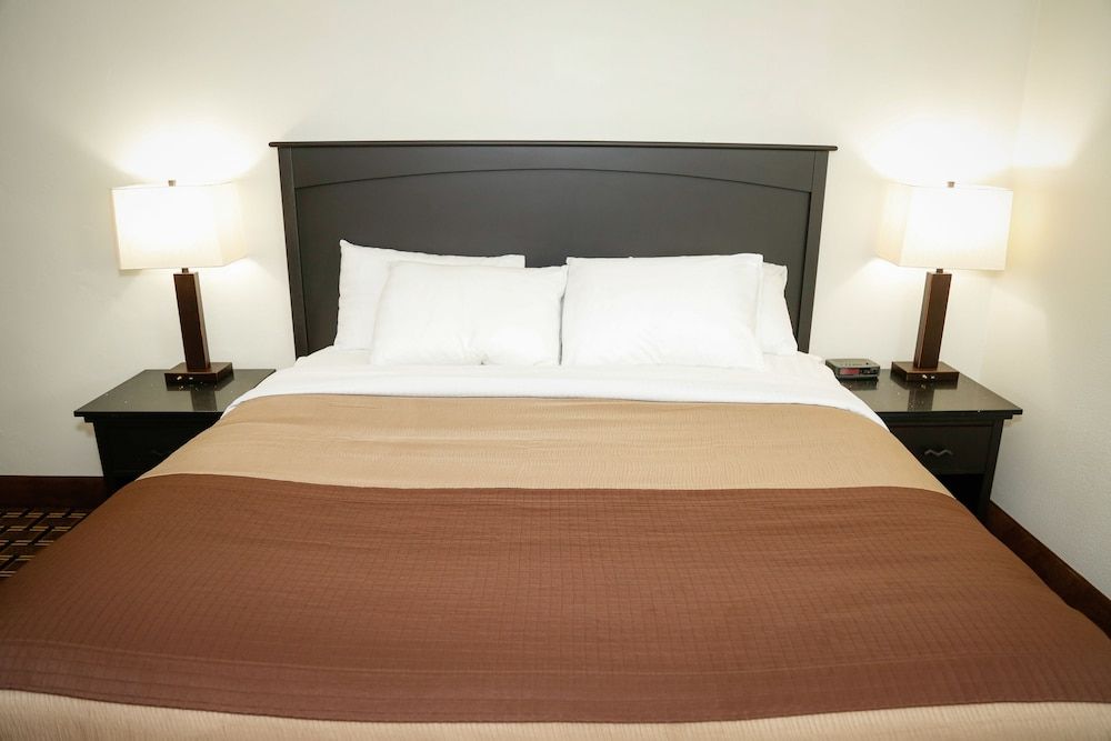 Billings Hotel and Convention Center Standard Room, 1 King Bed 3