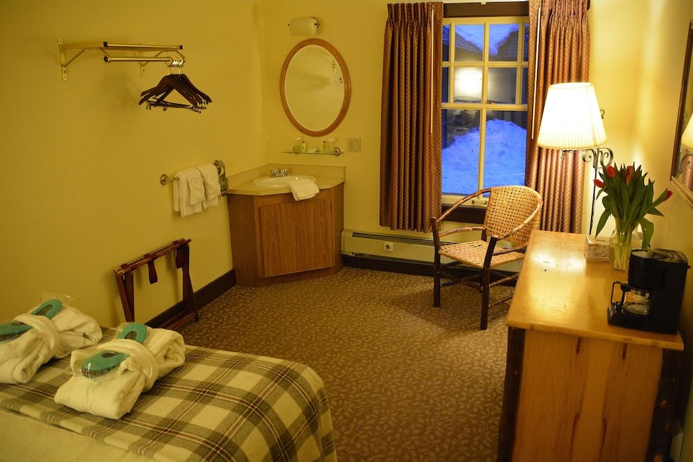 National Park Inn Room, 1 Double Bed, Shared Bathroom