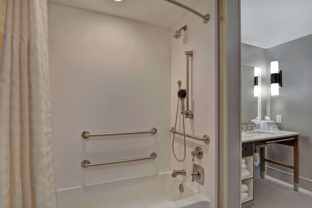 Studio, 1 King Bed, Accessible, Bathtub