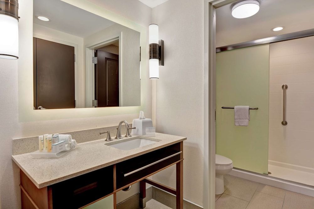 Suite, 1 King Bed, Accessible (Hearing)