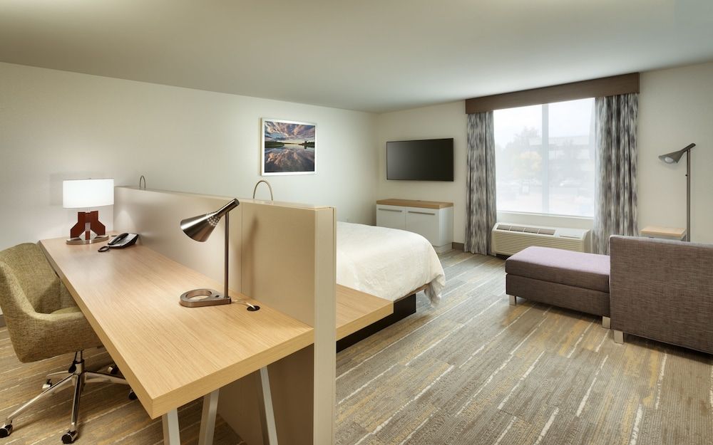 Executive Suite, 1 King Bed, Accessible, Bathtub