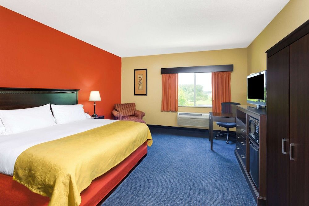 Suite, 1 Bedroom, Non Smoking (1 King Bed, Mobility Accessible)