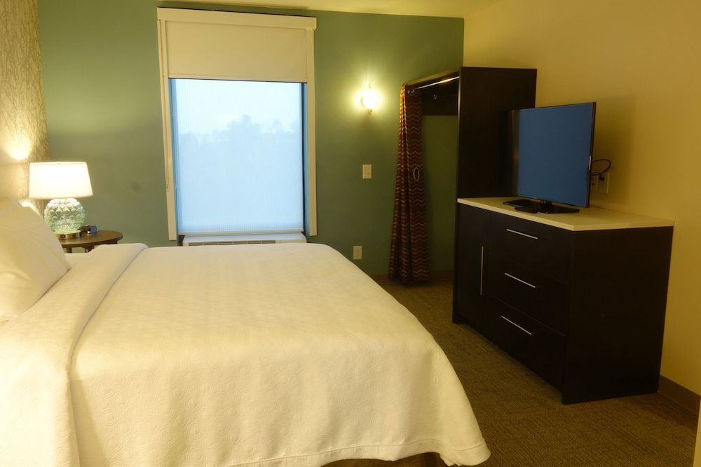 Studio, 1 King Bed, Accessible, Bathtub